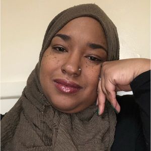 Meet your Posher, Ebony